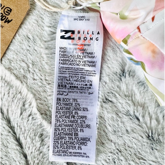 Sold. NWT Billabong Small Island Calling Paradise Print Swim Top - Picture 14 of 16